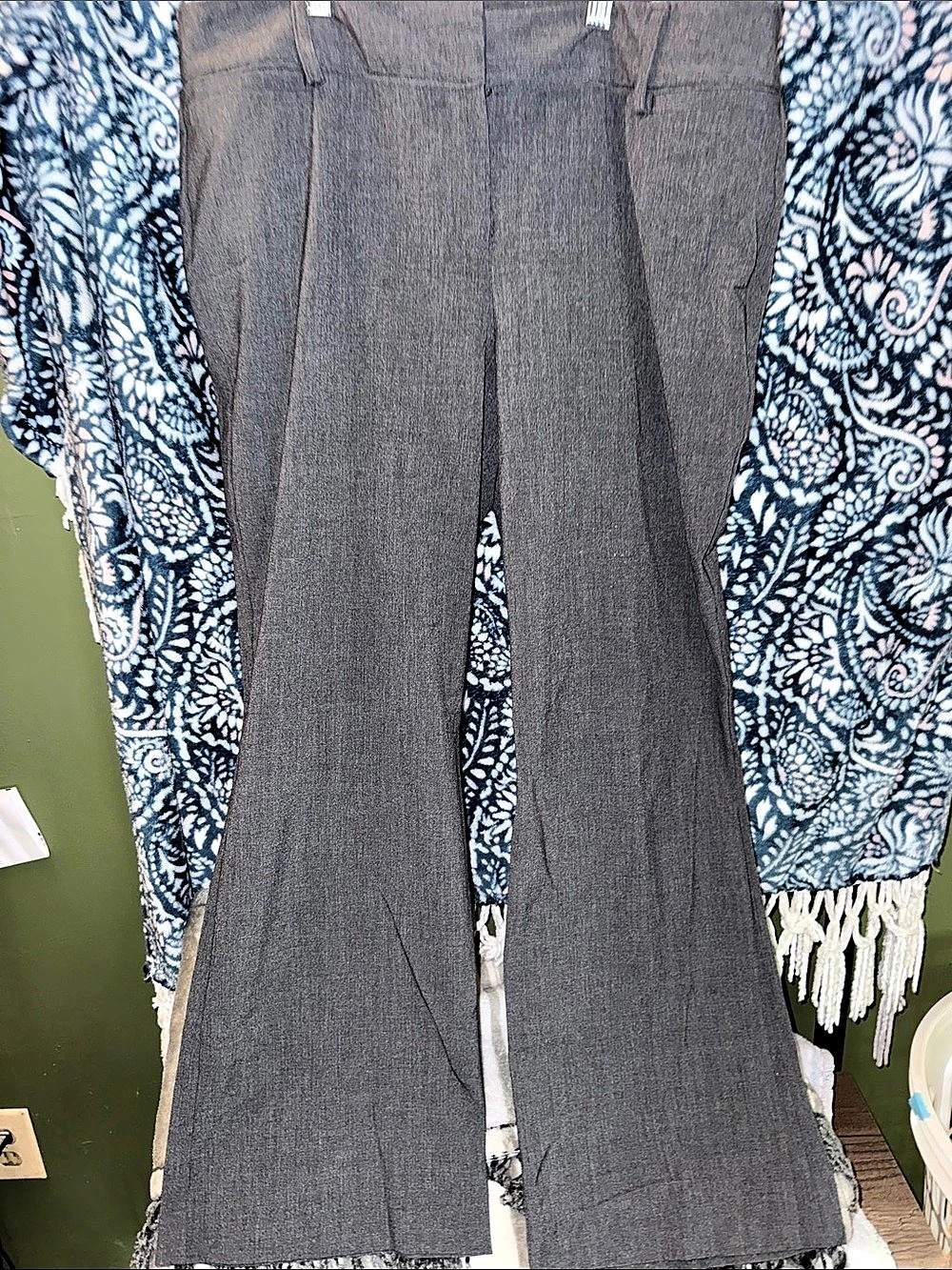 Larry Levine Women's Gray Bootcut Pants Size 16